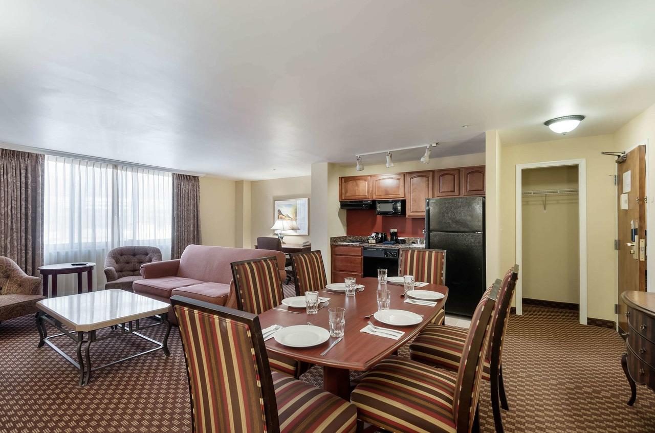 Clarion Collection Hotel Arlington Court Suites - thumb 2