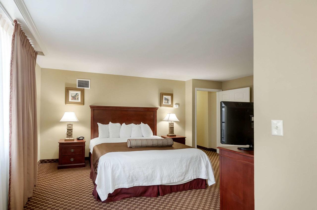 Clarion Collection Hotel Arlington Court Suites - thumb 42