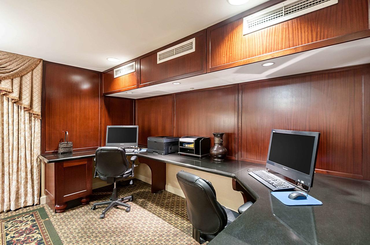 Clarion Collection Hotel Arlington Court Suites - thumb 6