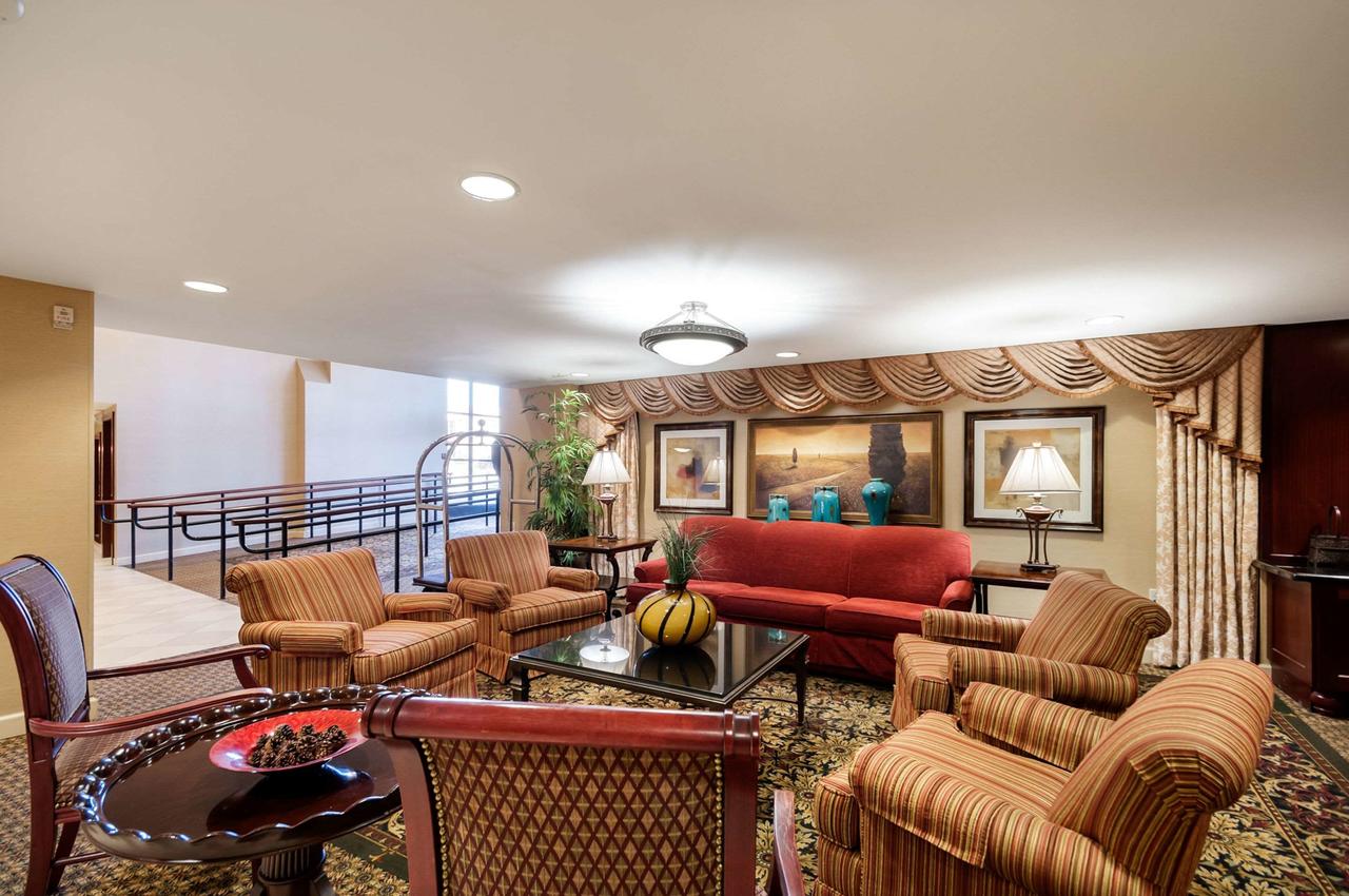 Clarion Collection Hotel Arlington Court Suites - thumb 10