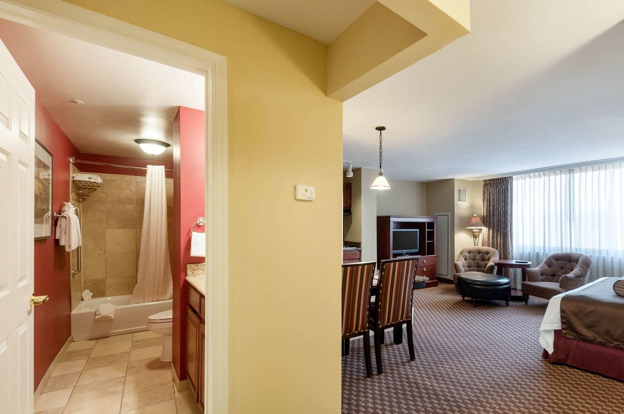 Clarion Collection Hotel Arlington Court Suites - thumb 7