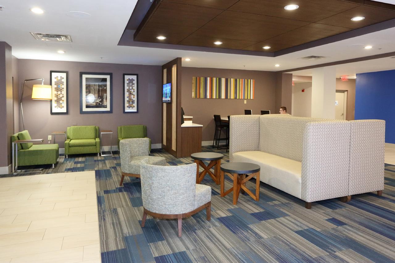 Holiday Inn Express & Suites Newport News - thumb 10