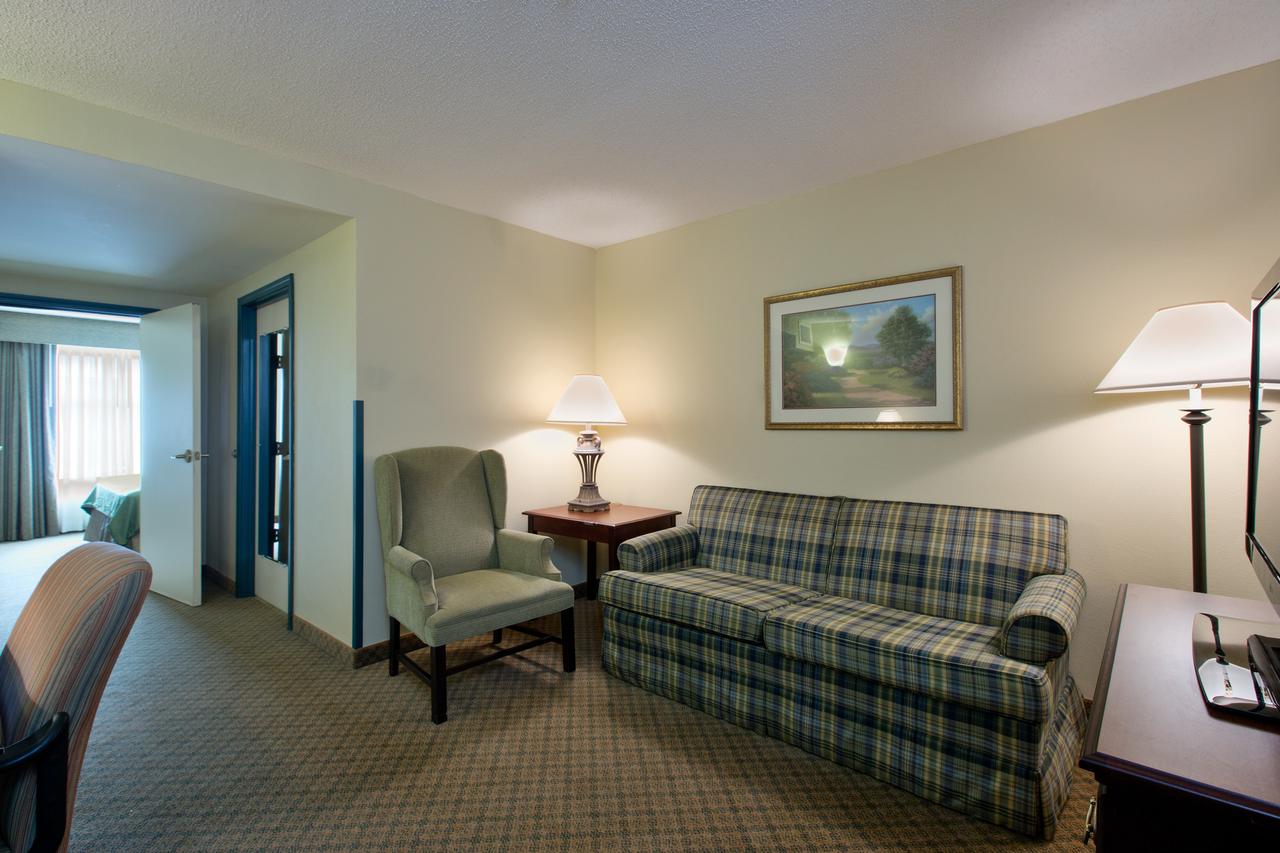 Country Inn & Suites By Radisson, Newport News South, VA - thumb 10