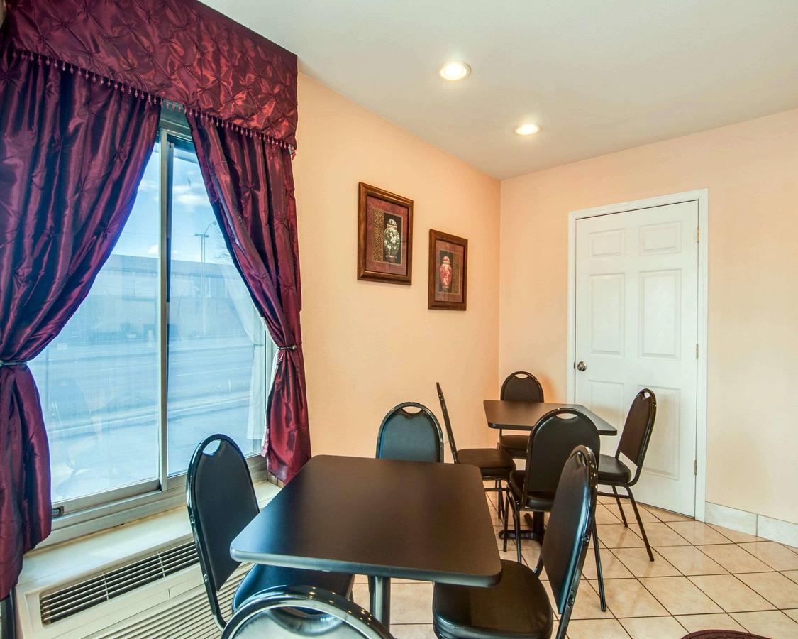 Econo Lodge Civic Center - thumb 4