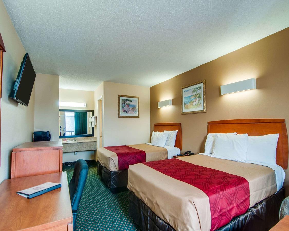 Econo Lodge Civic Center - thumb 1