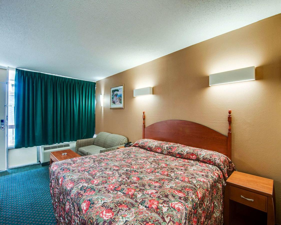 Econo Lodge Civic Center - thumb 7