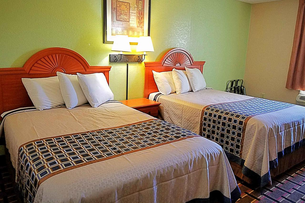 Knights Inn & Suites Near University Of Richmond - thumb 9