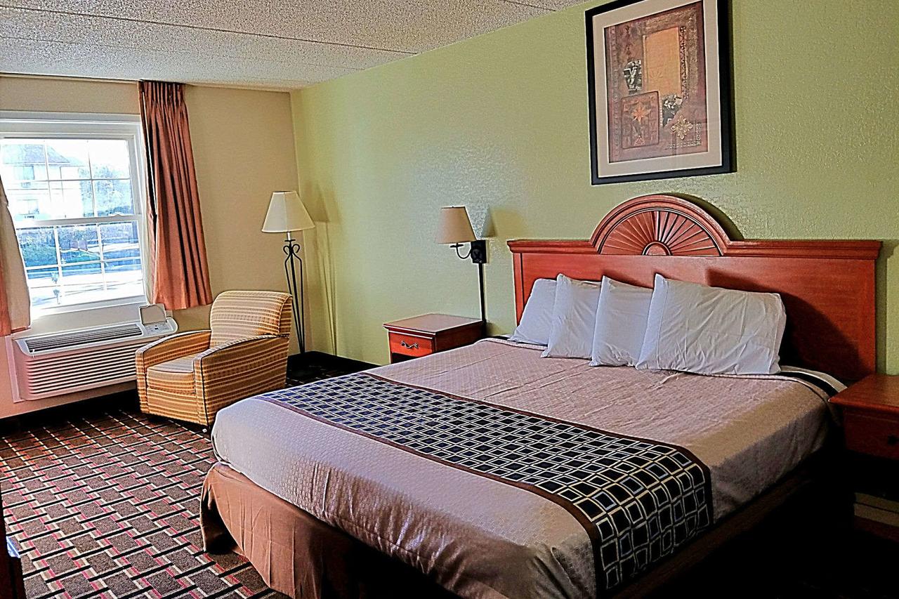 Knights Inn & Suites Near University Of Richmond - thumb 10