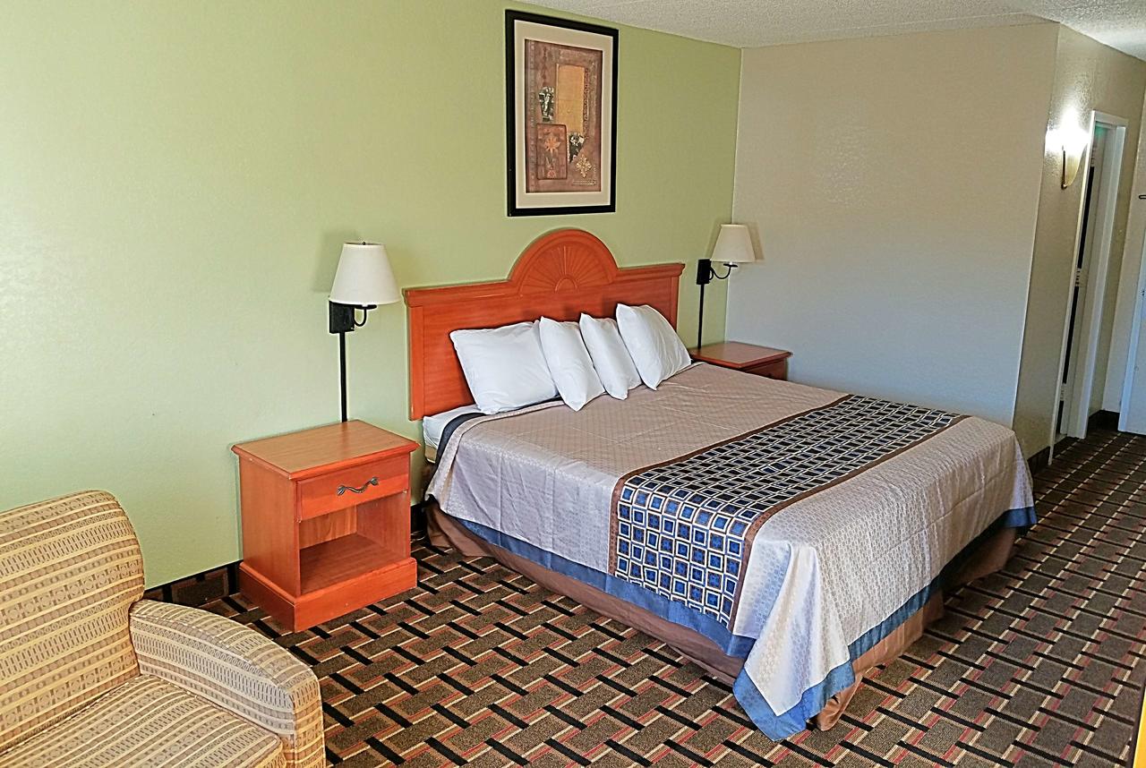 Knights Inn & Suites Near University Of Richmond - thumb 21