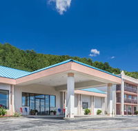 Howard Johnson by Wyndham Salem Hotel  Conference Center - Tourism House