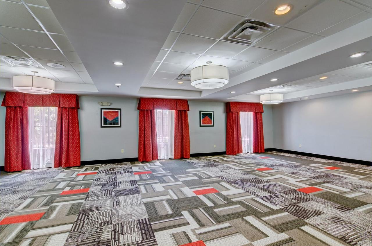 Hampton Inn Salem - thumb 5