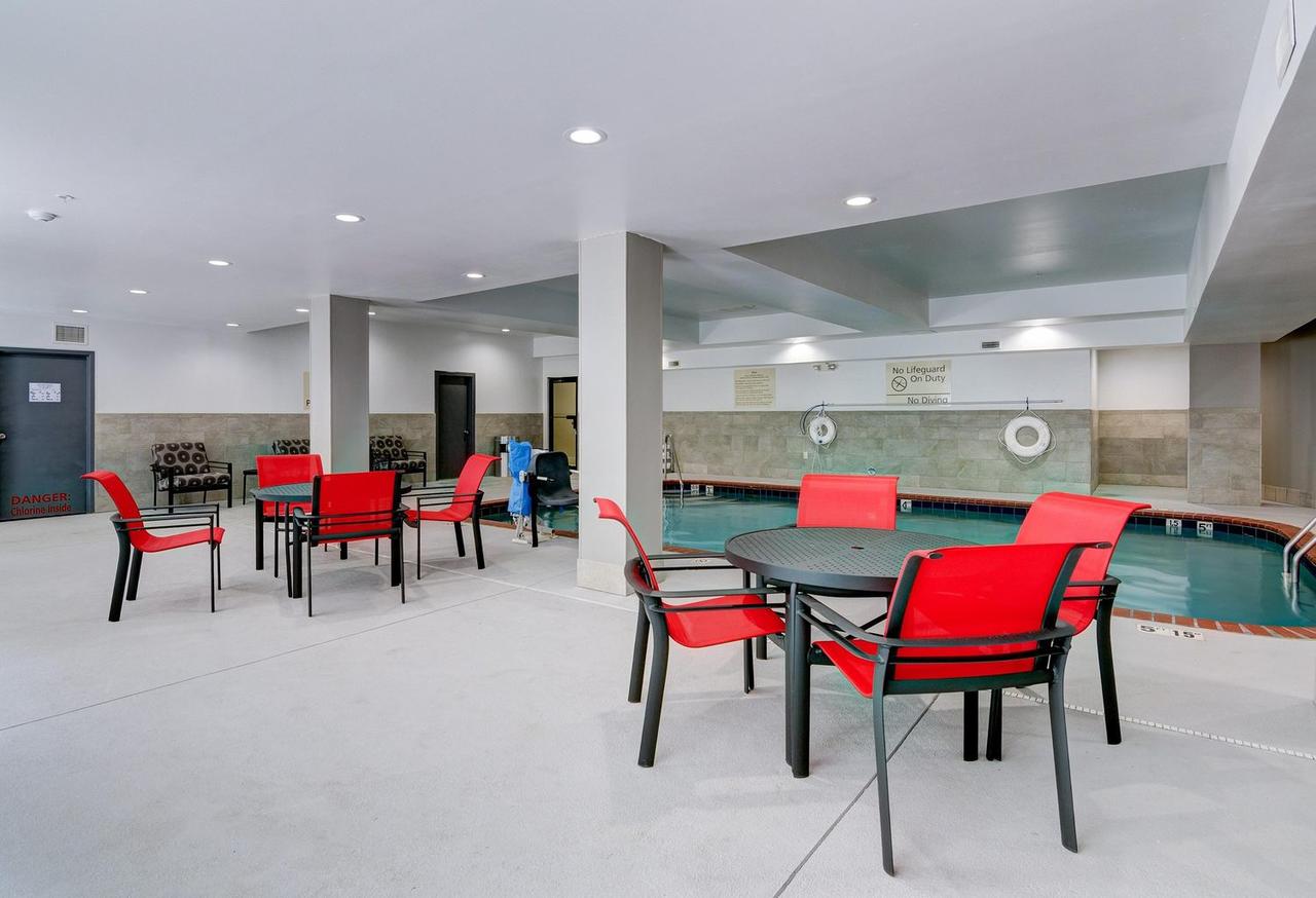 Hampton Inn Salem - thumb 2