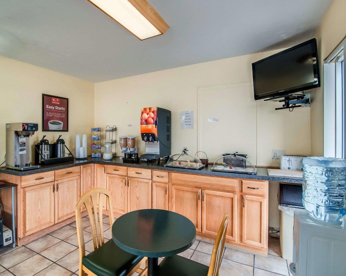 Econo Lodge East Staunton - thumb 2