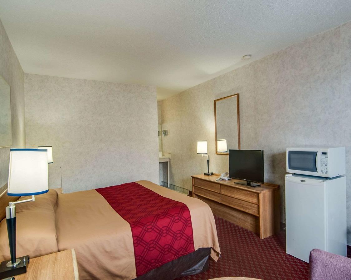 Econo Lodge East Staunton - thumb 1