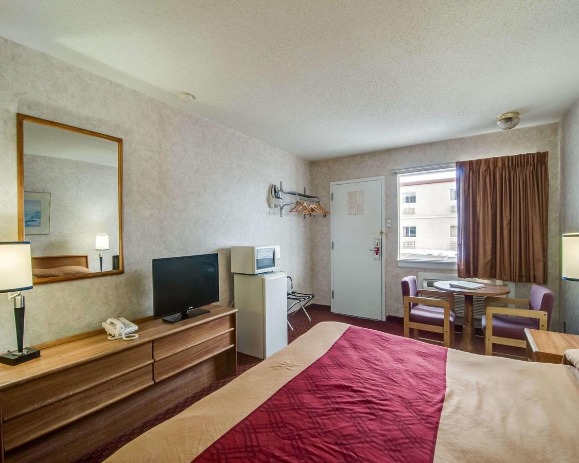 Econo Lodge East Staunton - thumb 11