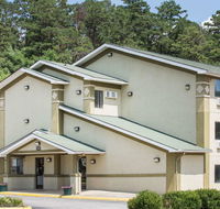 Super 8 by Wyndham Salem VA - Tourism House
