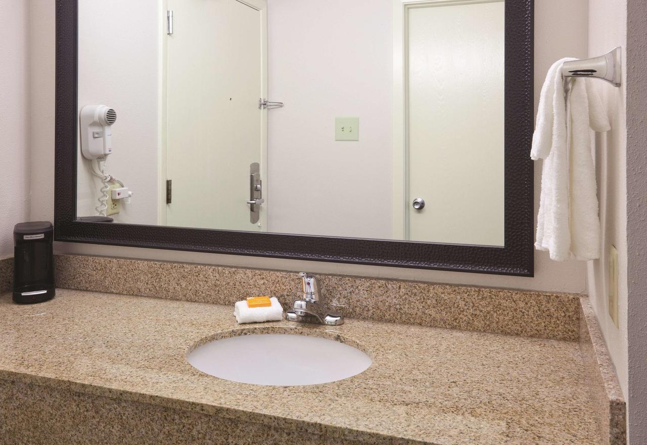 La Quinta Inn By Wyndham Sheboygan - thumb 13