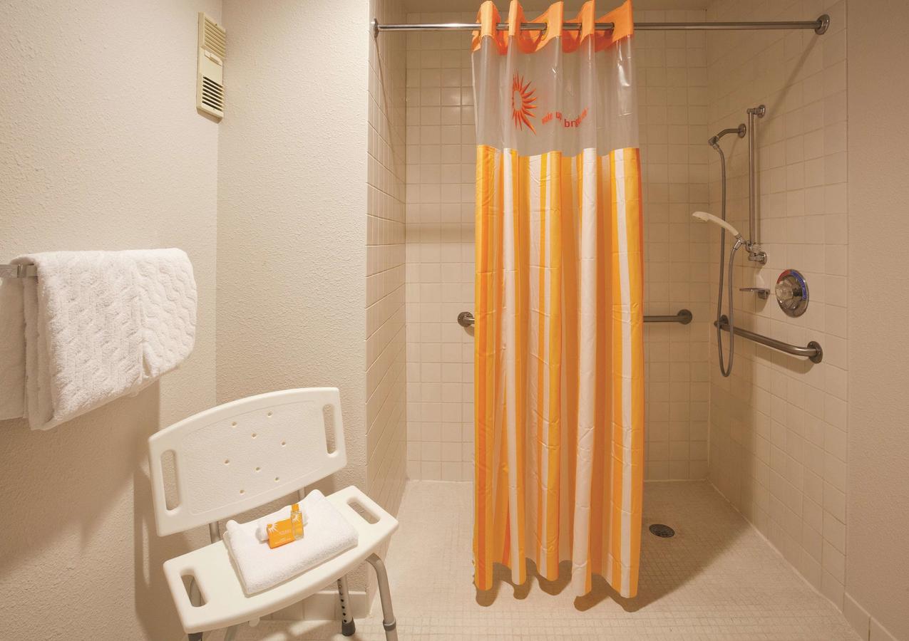 La Quinta Inn By Wyndham Sheboygan - thumb 12