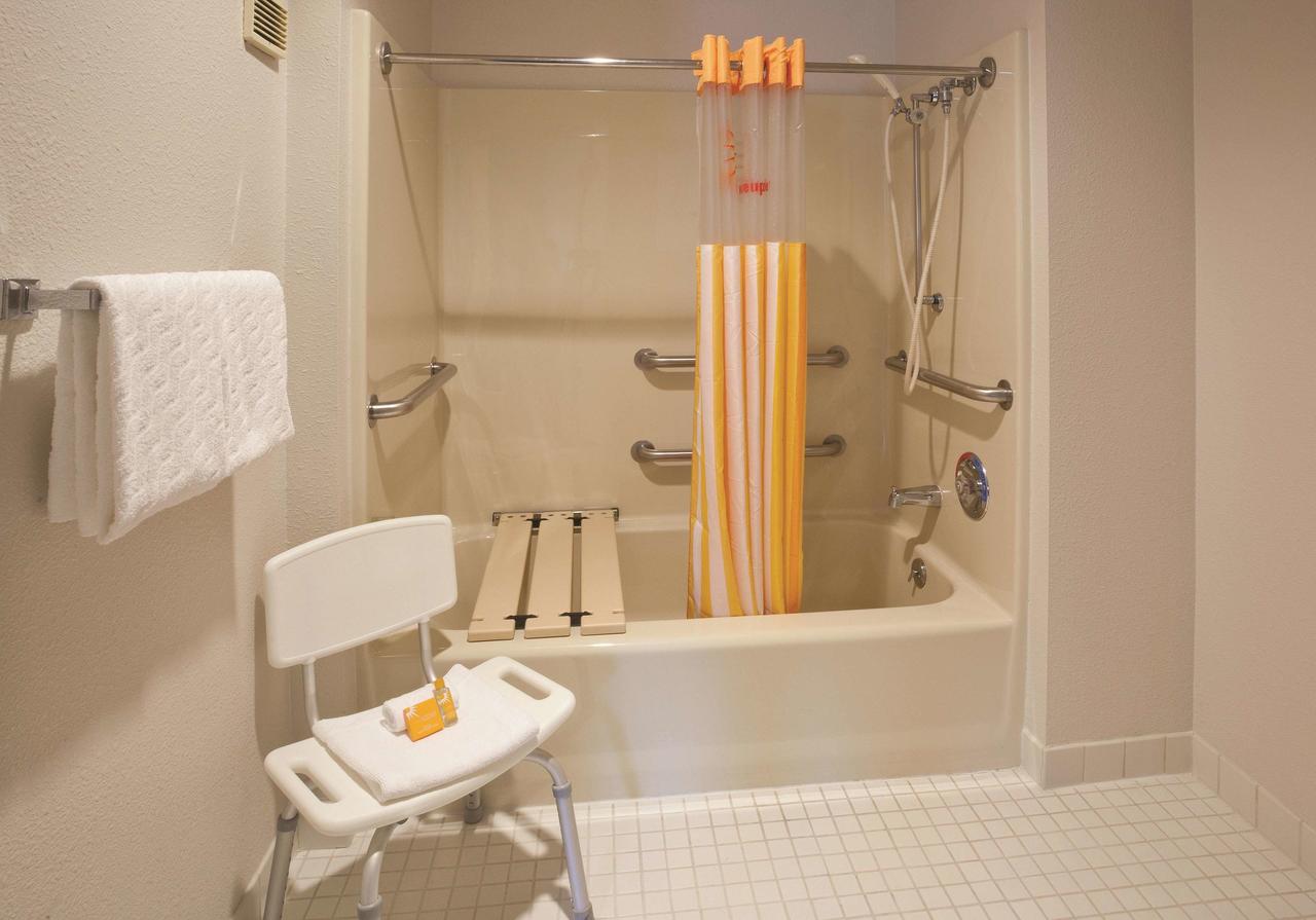 La Quinta Inn By Wyndham Sheboygan - thumb 1