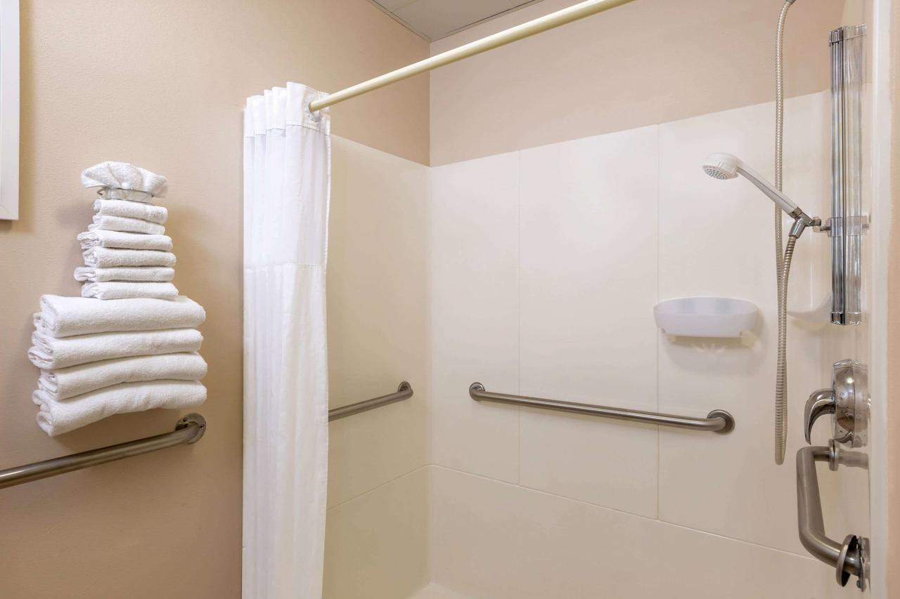 Days Inn & Suites By Wyndham Madison - thumb 28