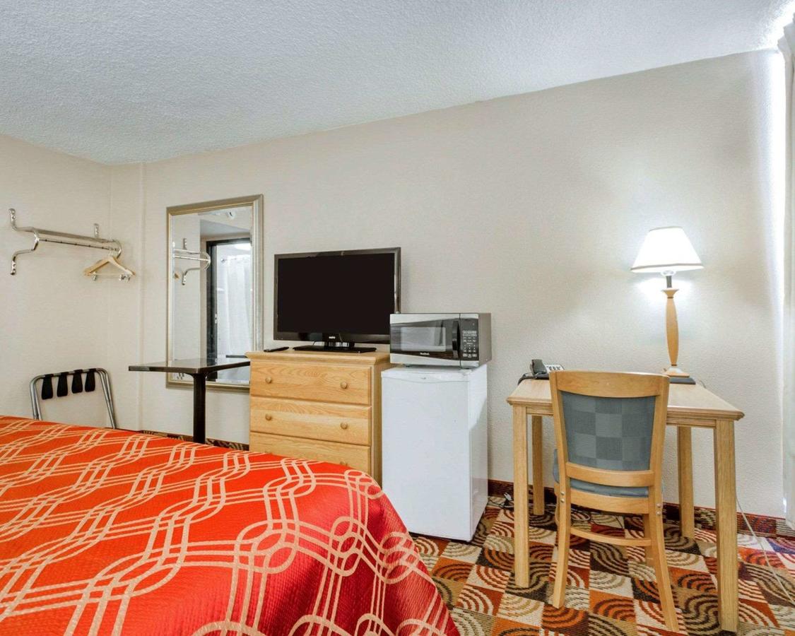 Econo Lodge Sheboygan - thumb 21