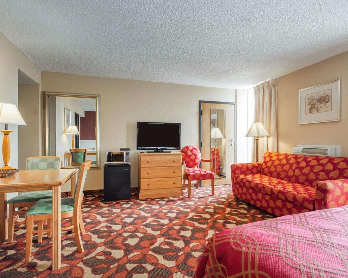 Econo Lodge Sheboygan - thumb 8