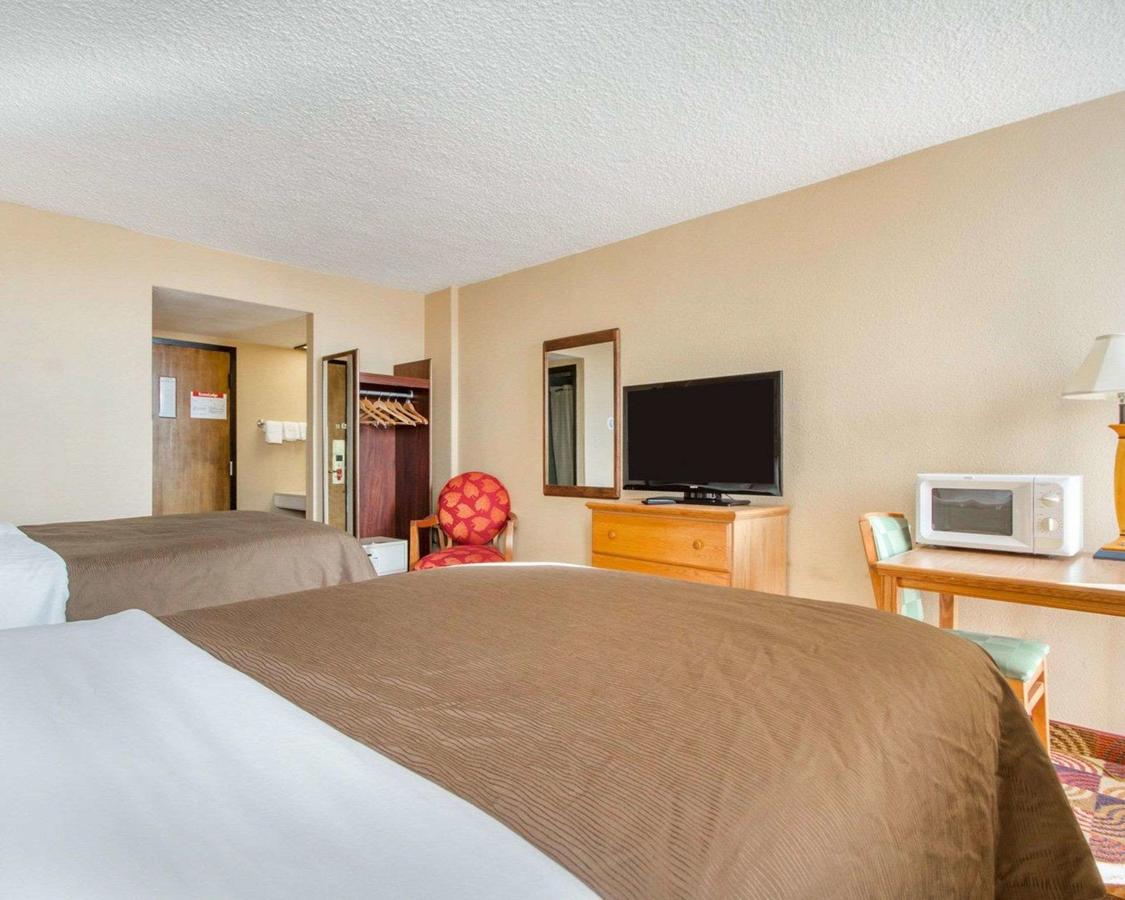 Econo Lodge Sheboygan - thumb 22