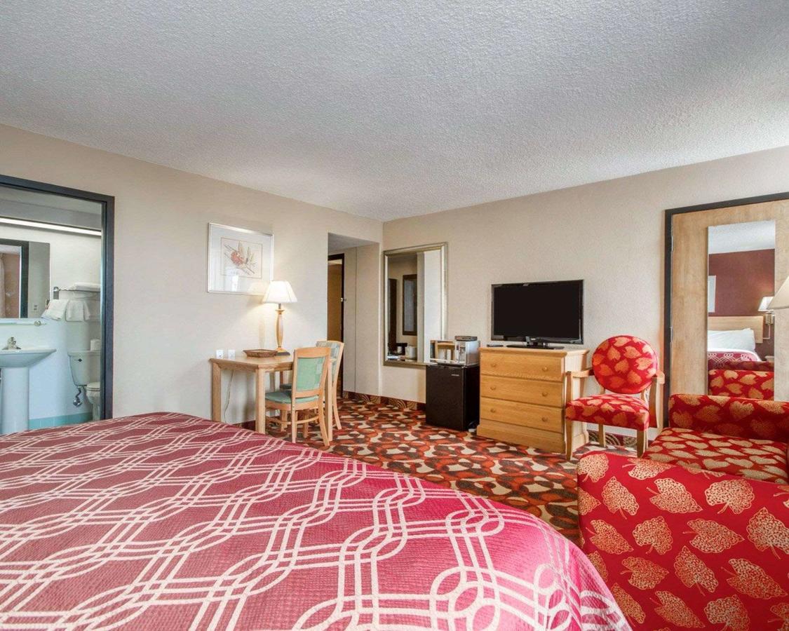 Econo Lodge Sheboygan - thumb 11