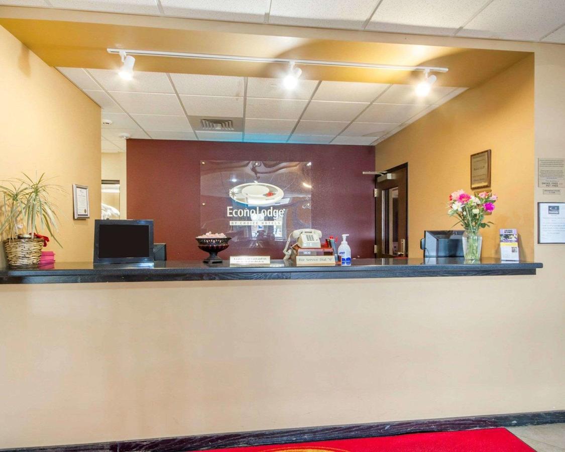 Econo Lodge Sheboygan - thumb 9