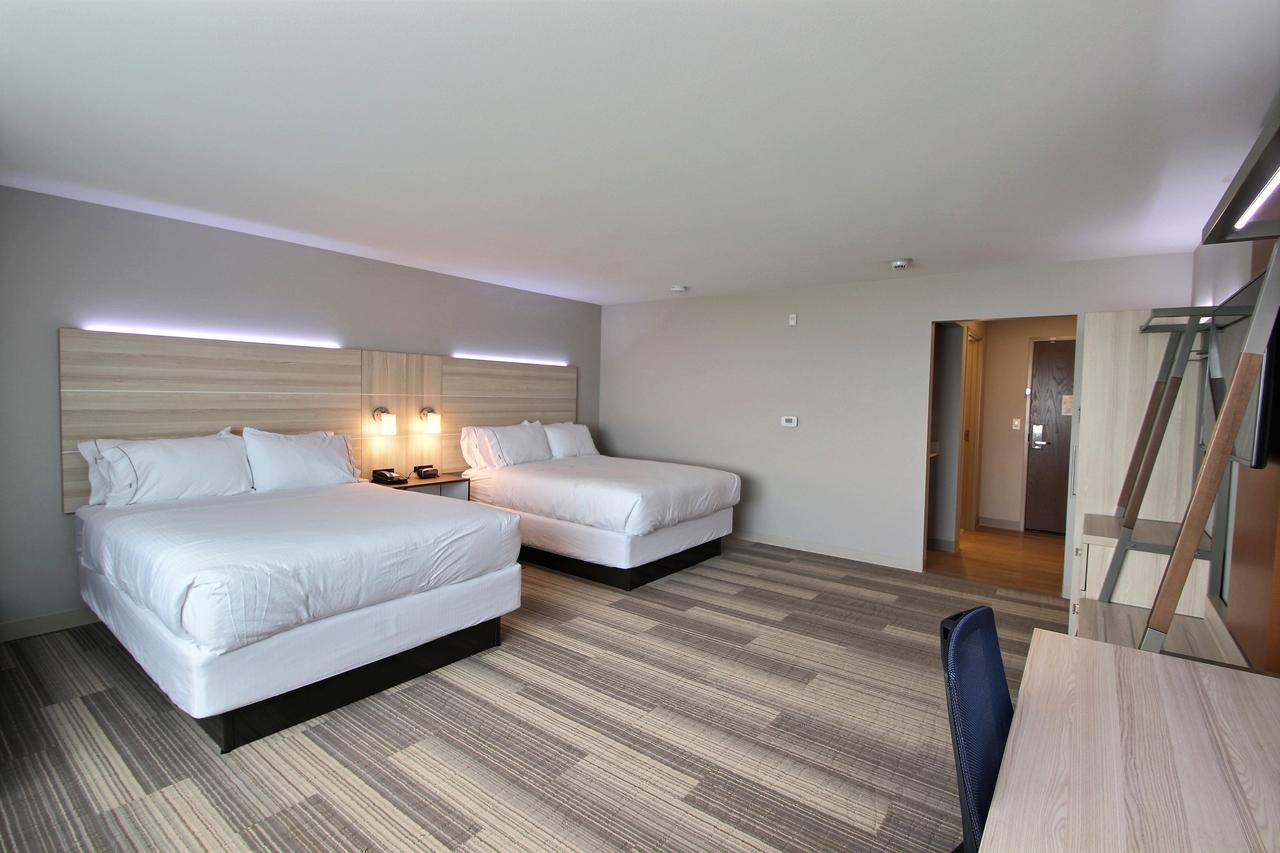 Holiday Inn Express & Suites Fond Du Lac - thumb 0