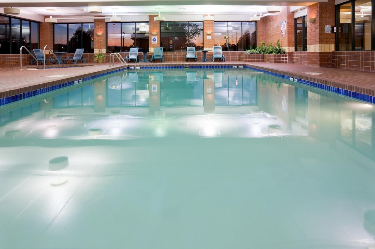 Holiday Inn Manitowoc - thumb 1