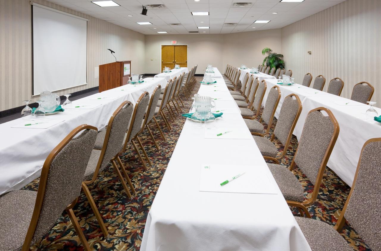 Holiday Inn Manitowoc - thumb 13