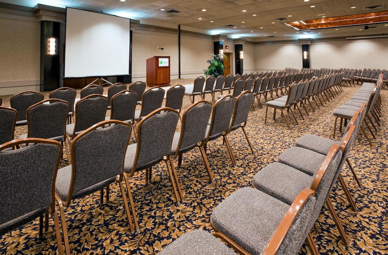 Holiday Inn Manitowoc - thumb 16