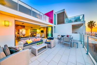 5115 01 - Ocean Beach 1 Tourism House