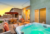 714B - Pacific Sunsets Downstairs Tourism House
