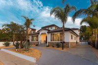 5M Modern Venice Home w Pool and Outdoor Living Tourism House