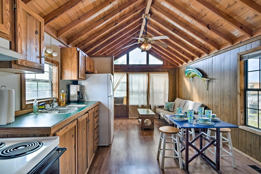 'Glades Haven' Cozy 1BR Everglades City Cabin - thumb 3