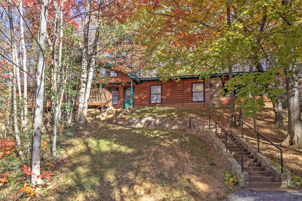 'Great Smoky Mountains Getaway' Spacious Cabin! - thumb 3