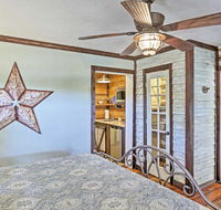 'Gruene Cabin' - Pet Friendly New Braunfels Studio - Tourism House