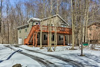 'Pocono Zen' - Arrowhead Lake Home - Walk to Pool Tourism House