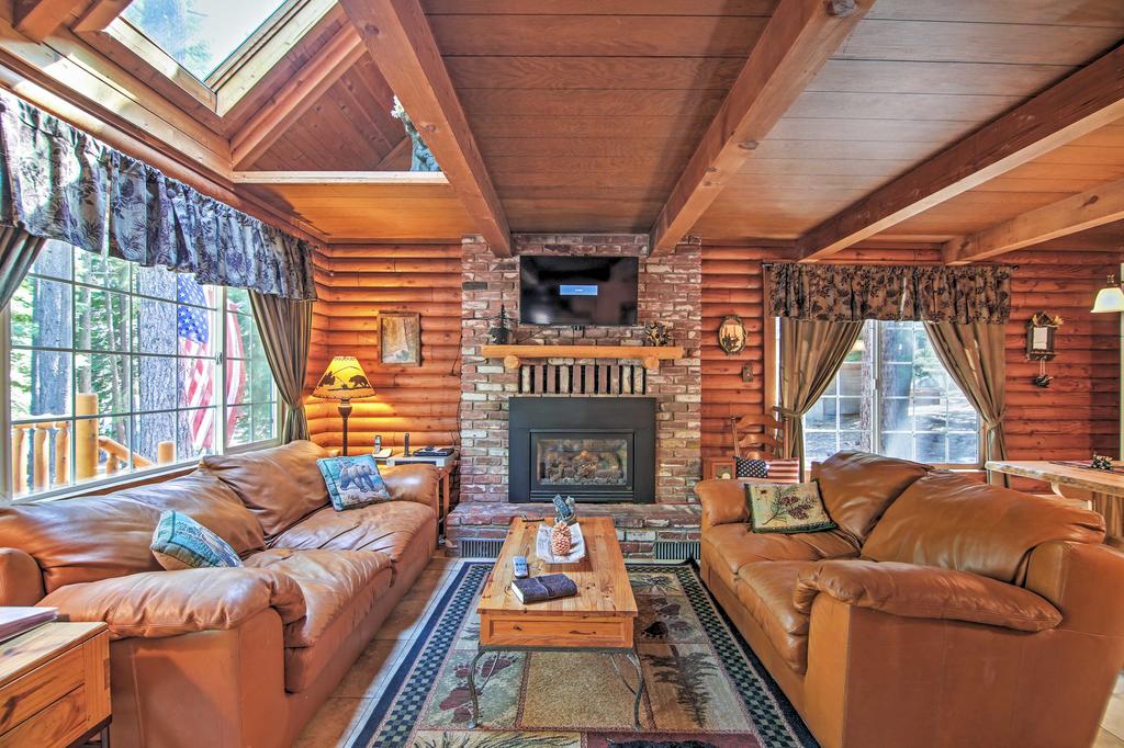 'Smokey's Den' South Lake Tahoe Cabin With Hot Tub! - thumb 0