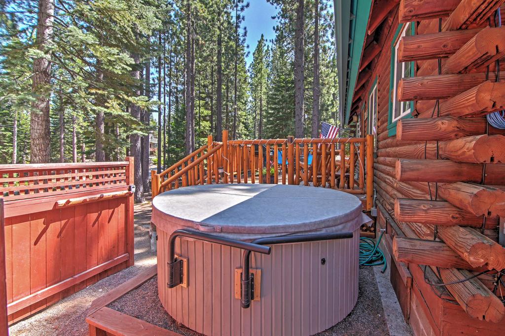 'Smokey's Den' South Lake Tahoe Cabin With Hot Tub! - thumb 1