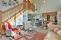 'The Cuckoo's Nest' Pocono Lake House with Deck Tourism House