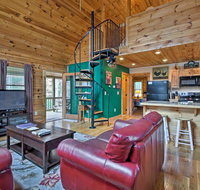 'Trot Inn' Bryson City Cabin with Hot Tub  Fire Pit - Tourism House