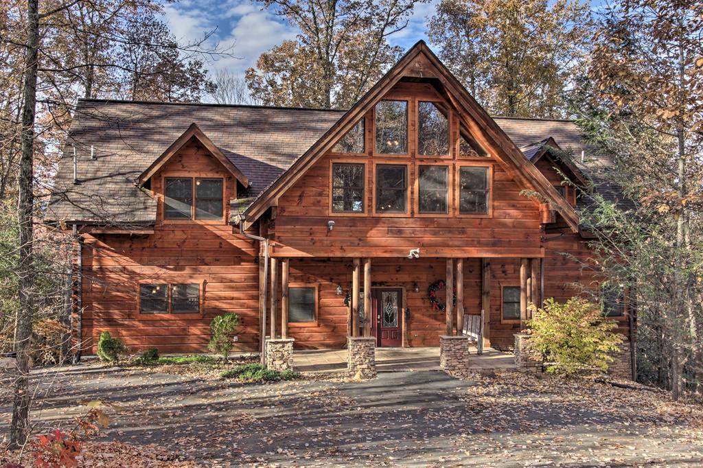 'Unbridled Spirit - ' Gatlinburg Getaway With Hot Tub! - thumb 0