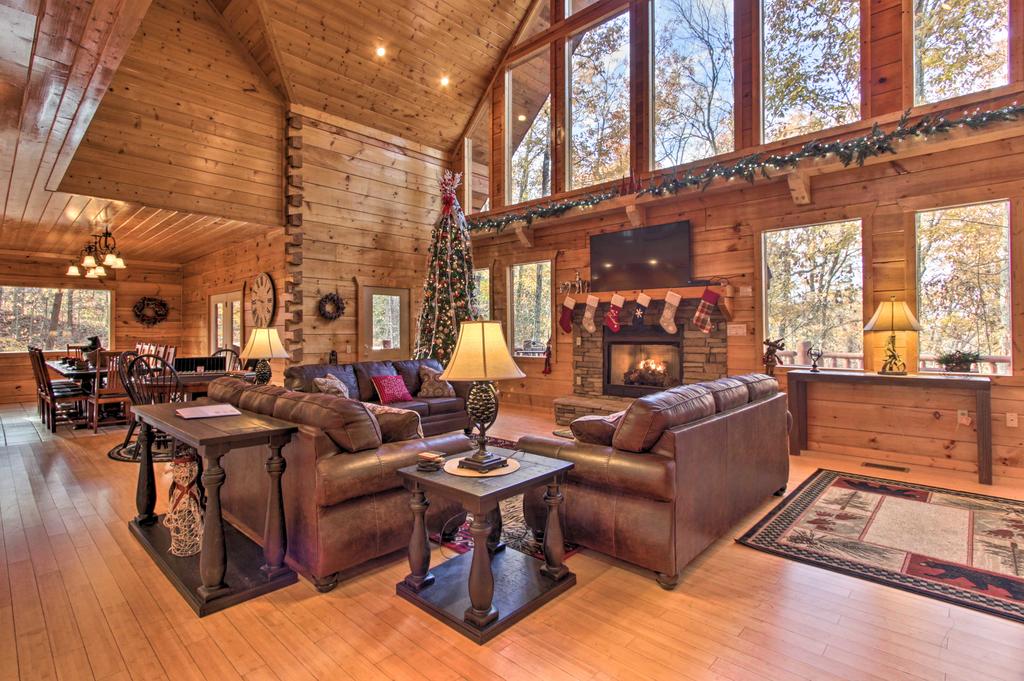 'Unbridled Spirit - ' Gatlinburg Getaway With Hot Tub! - thumb 1