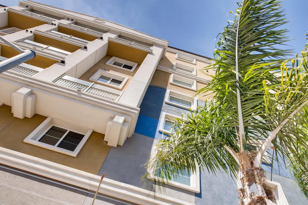 (70% Discount) Business & Family Friendly- Fast WIFI - #1 SD Location - Free Parking (FV7) - thumb 3