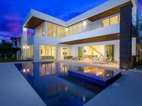 10 Bed Villa in the heart of Downtown Pool Tourism House