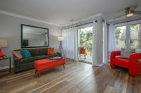 11 Beach Arbor Tourism House