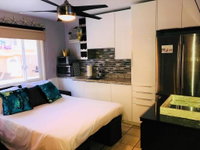 110-SURFERSHIDE Tourism House